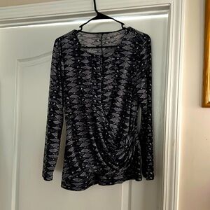 Beautiful blue and white top. Size large.